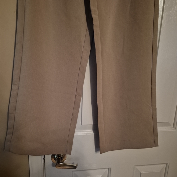 Old Navy Ladies Tan Slacks - Picture 7 of 10